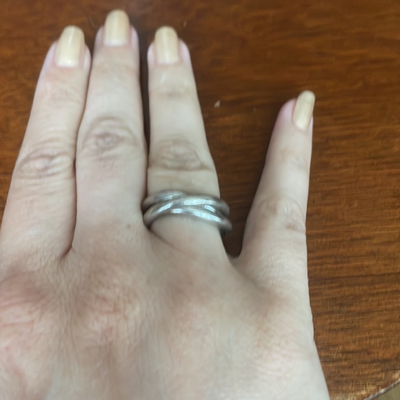 Tiffany’s 3 rings - Picture 3 of 3